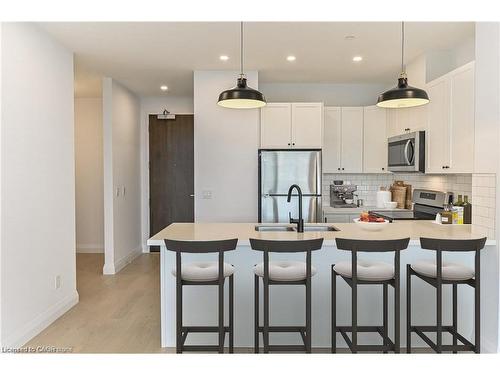 507-101 Locke Street S, Hamilton, ON - Indoor Photo Showing Kitchen With Upgraded Kitchen