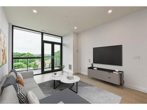 507-101 Locke Street S, Hamilton, ON - Indoor Photo Showing Living Room