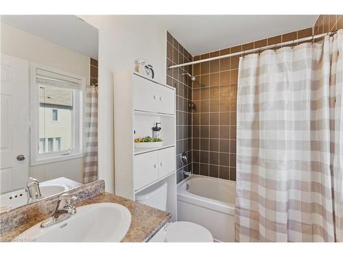 9 Lynch Crescent, Binbrook, ON - Indoor Photo Showing Bathroom