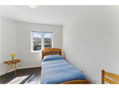 9 Lynch Crescent, Binbrook, ON - Indoor Photo Showing Bedroom