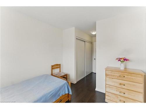 9 Lynch Crescent, Binbrook, ON - Indoor Photo Showing Bedroom