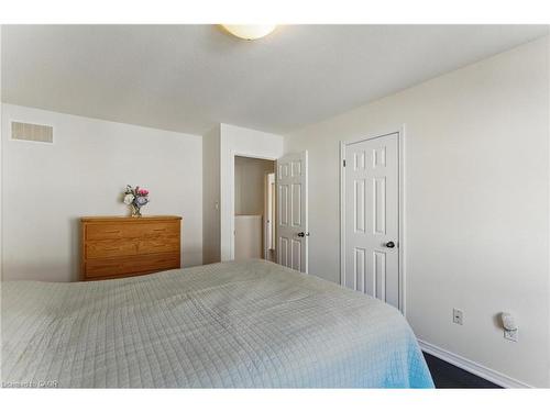 9 Lynch Crescent, Binbrook, ON - Indoor Photo Showing Bedroom