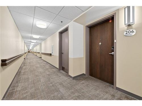 206-3290 New Street, Burlington, ON - Indoor Photo Showing Other Room