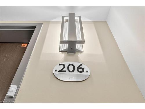 206-3290 New Street, Burlington, ON - Indoor Photo Showing Other Room