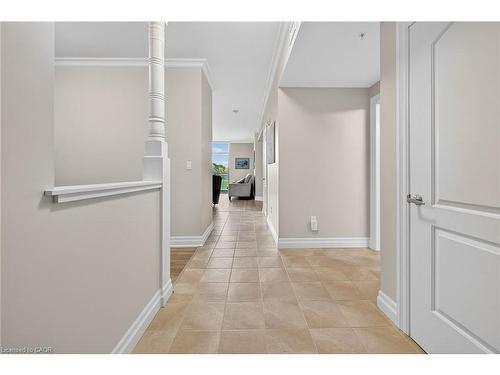 206-3290 New Street, Burlington, ON - Indoor Photo Showing Other Room