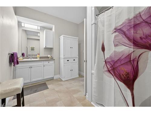 206-3290 New Street, Burlington, ON - Indoor Photo Showing Bathroom
