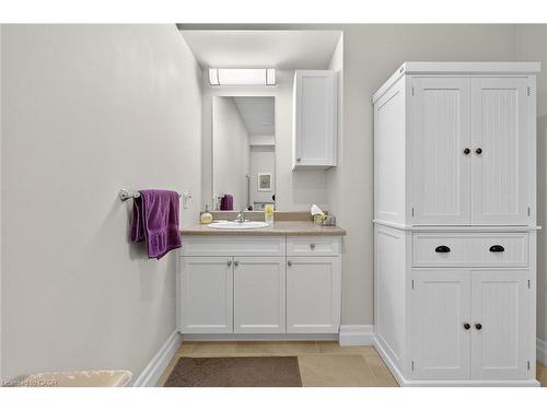 206-3290 New Street, Burlington, ON - Indoor Photo Showing Bathroom