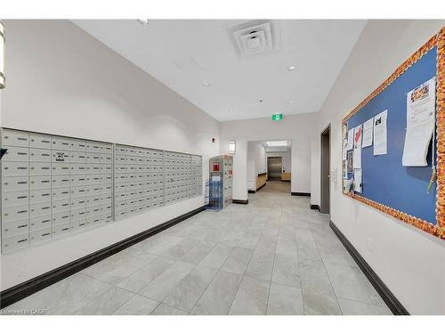 206-3290 New Street, Burlington, ON - Indoor Photo Showing Other Room