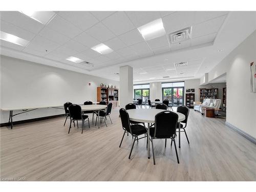 206-3290 New Street, Burlington, ON - Indoor