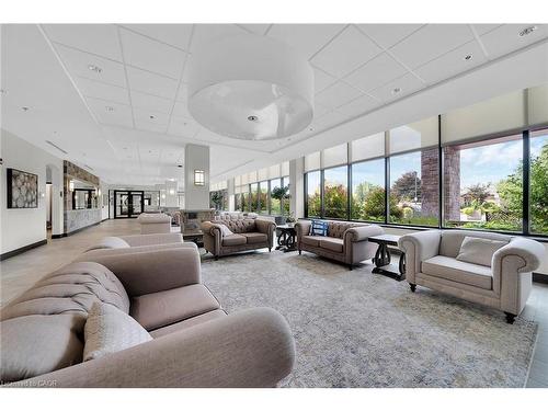 206-3290 New Street, Burlington, ON - Indoor Photo Showing Other Room