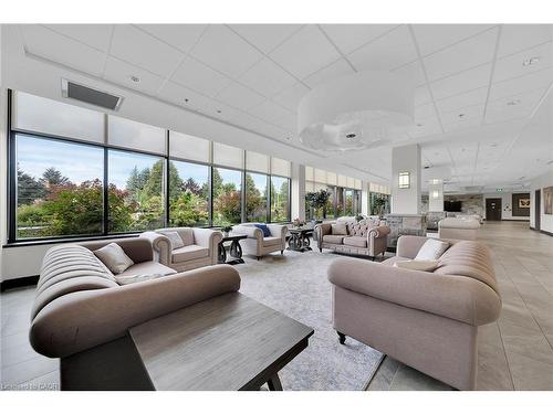 206-3290 New Street, Burlington, ON - Indoor Photo Showing Other Room