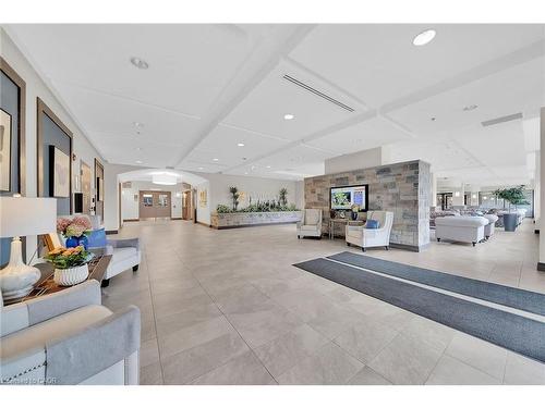 206-3290 New Street, Burlington, ON - Indoor Photo Showing Other Room