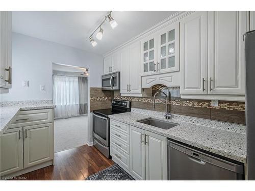 5 Dalhousie Avenue, Hamilton, ON - Indoor Photo Showing Kitchen With Upgraded Kitchen