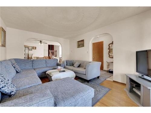 45 Juniper Drive, Stoney Creek, ON - Indoor Photo Showing Living Room