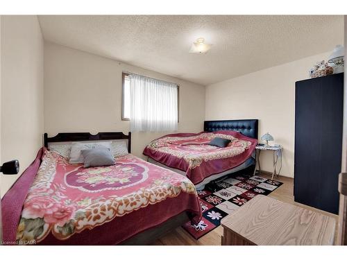 45 Juniper Drive, Stoney Creek, ON - Indoor Photo Showing Bedroom