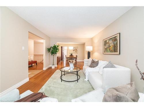 1423 Ravensmoor Crescent, Mississauga, ON - Indoor Photo Showing Living Room