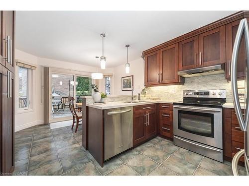 1423 Ravensmoor Crescent, Mississauga, ON - Indoor Photo Showing Kitchen