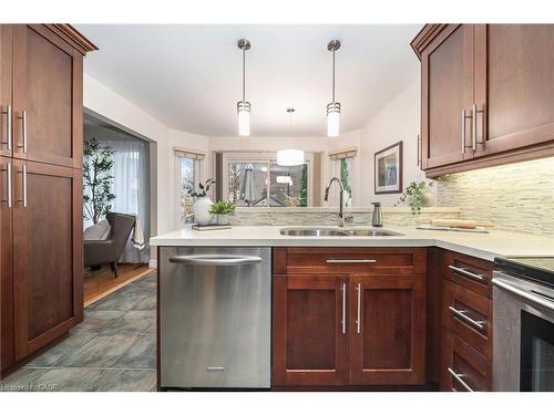 1423 Ravensmoor Crescent, Mississauga, ON - Indoor Photo Showing Kitchen With Double Sink