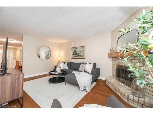 1423 Ravensmoor Crescent, Mississauga, ON - Indoor Photo Showing Living Room With Fireplace