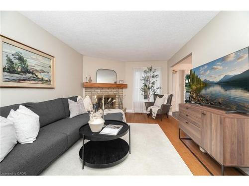 1423 Ravensmoor Crescent, Mississauga, ON - Indoor Photo Showing Living Room With Fireplace