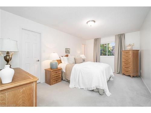 1423 Ravensmoor Crescent, Mississauga, ON - Indoor Photo Showing Bedroom