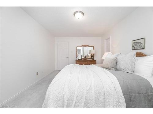 1423 Ravensmoor Crescent, Mississauga, ON - Indoor Photo Showing Bedroom