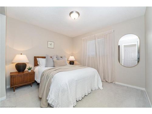 1423 Ravensmoor Crescent, Mississauga, ON - Indoor Photo Showing Bedroom