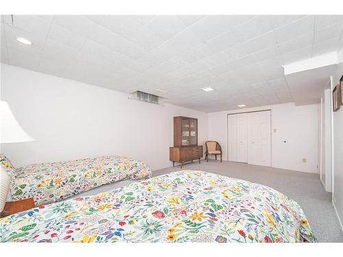 1423 Ravensmoor Crescent, Mississauga, ON - Indoor Photo Showing Bedroom