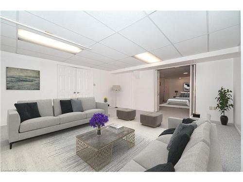 1423 Ravensmoor Crescent, Mississauga, ON - Indoor Photo Showing Living Room