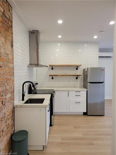 2-262 Robert Street, Hamilton, ON - Indoor Photo Showing Kitchen