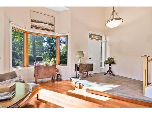 94 Highway 8, Flamborough, ON - Indoor Photo Showing Living Room