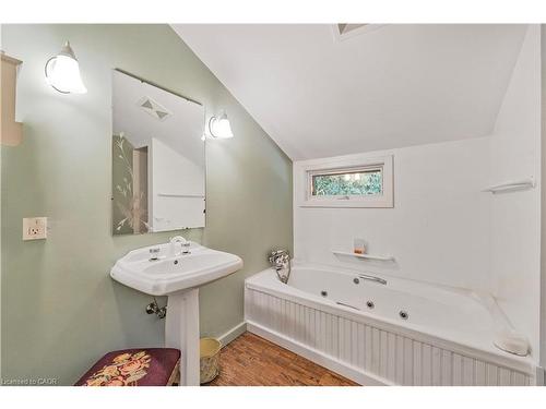 94 Highway 8, Flamborough, ON - Indoor Photo Showing Bathroom