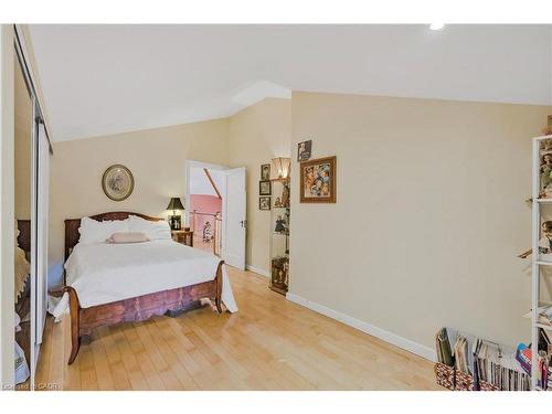 94 Highway 8, Flamborough, ON - Indoor Photo Showing Bedroom
