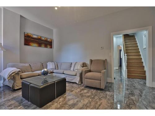 48 Pearl Street N, Hamilton, ON - Indoor Photo Showing Living Room