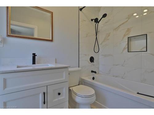 48 Pearl Street N, Hamilton, ON - Indoor Photo Showing Bathroom