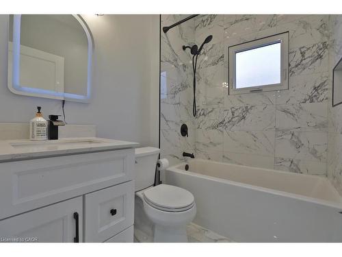 48 Pearl Street N, Hamilton, ON - Indoor Photo Showing Bathroom