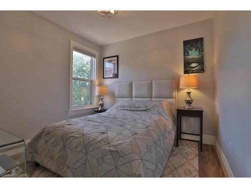 48 Pearl Street N, Hamilton, ON - Indoor Photo Showing Bedroom