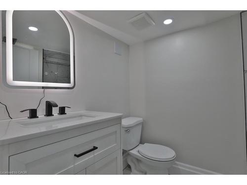 48 Pearl Street N, Hamilton, ON - Indoor Photo Showing Bathroom