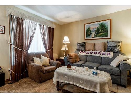 23 Fonthill Road, Hamilton, ON - Indoor Photo Showing Living Room