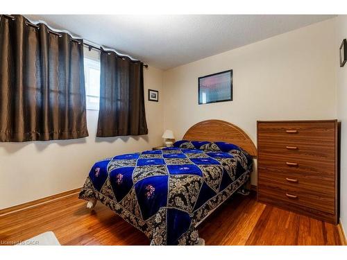 23 Fonthill Road, Hamilton, ON - Indoor Photo Showing Bedroom