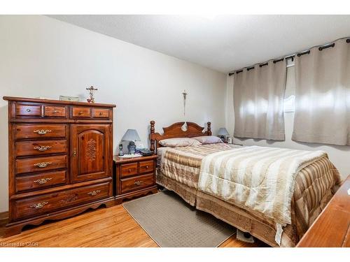 23 Fonthill Road, Hamilton, ON - Indoor Photo Showing Bedroom