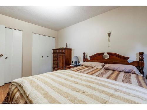 23 Fonthill Road, Hamilton, ON - Indoor Photo Showing Bedroom