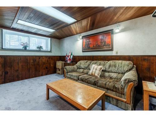 23 Fonthill Road, Hamilton, ON - Indoor Photo Showing Living Room