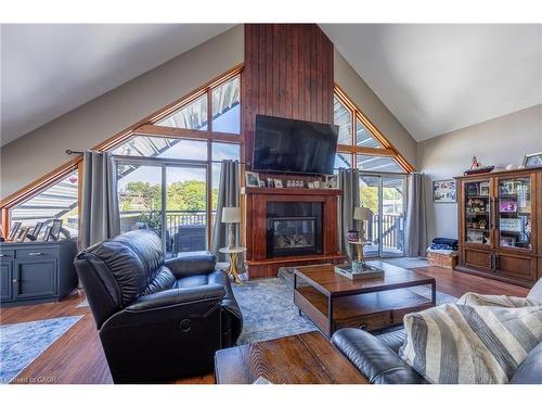 15 Jaylin Crescent, Port Dover, ON - Indoor Photo Showing Living Room With Fireplace