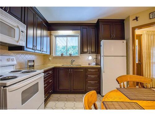 633 Rosseau Road, Hamilton, ON - Indoor Photo Showing Kitchen