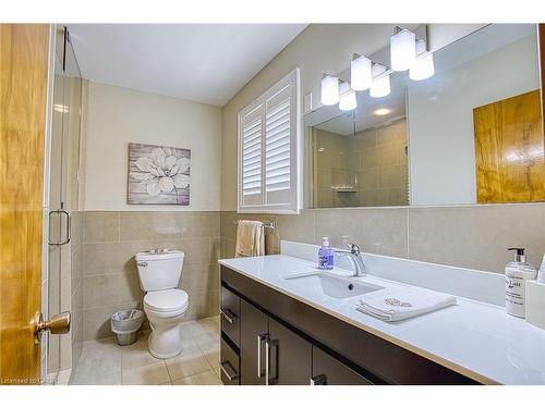 633 Rosseau Road, Hamilton, ON - Indoor Photo Showing Bathroom
