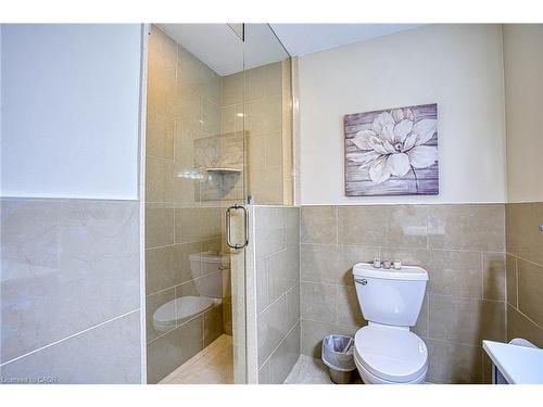 633 Rosseau Road, Hamilton, ON - Indoor Photo Showing Bathroom