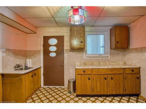 633 Rosseau Road, Hamilton, ON - Indoor Photo Showing Kitchen