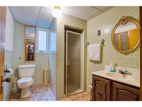 633 Rosseau Road, Hamilton, ON - Indoor Photo Showing Bathroom