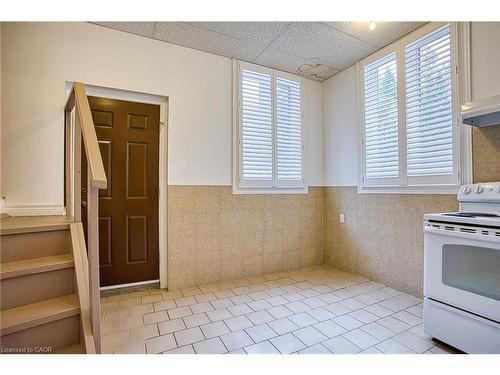 633 Rosseau Road, Hamilton, ON - Indoor Photo Showing Kitchen